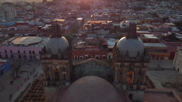 Tilt Shot Church Convent Santo Domingo Domes Revealing Oaxaca Fabulous — Αρχείο Βίντεο