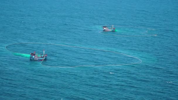 Luchtfoto Van Boten Blauwe Zee Die Net Vissen — Stockvideo