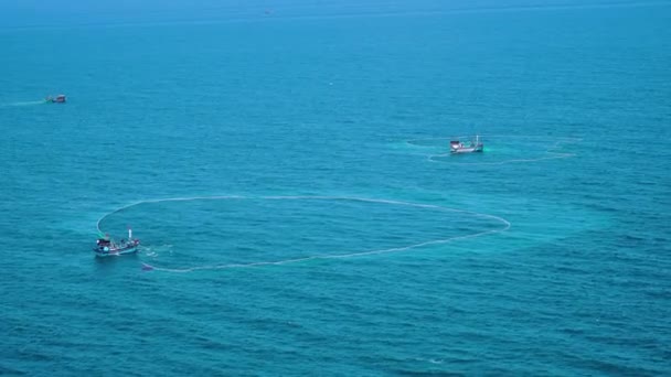 越南渔船 有大型渔网 远望空中 — 图库视频影像