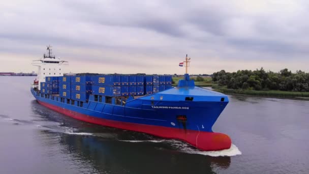 Luchtparallax Rond Voorste Boeg Van Tailwind Panda Container Schip Langs — Stockvideo