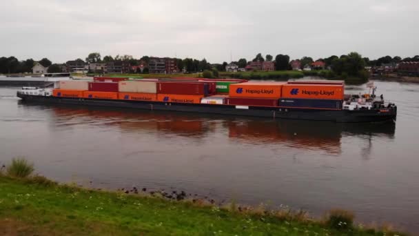 Aerial Starboard Вид Maas Inland Push Tow Cargo Container Vessel — стокове відео