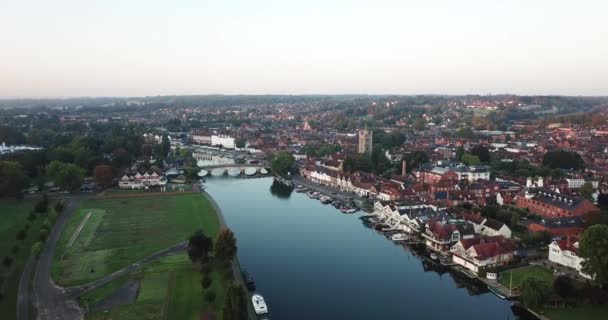 Beautiful Morning Drone Shot Henley Thames Oxfordshire Panning Regatta Stretch — Stock Video