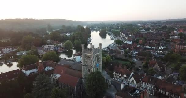 Spektakulär Drönarbild Henley Thames Vid Soluppgången Klippet Cirklar Runt Kyrkan — Stockvideo