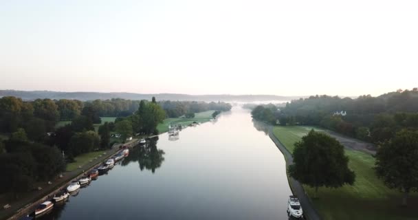 Hermoso Disparo Avión Tripulado Henley Támesis Amanecer Volando Largo Del — Vídeo de stock