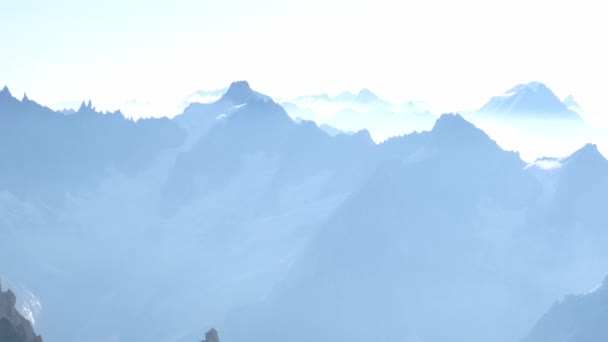 Panoramatický Pohled Hory Alp Chamonix Během Východu Slunce Panning Výstřel — Stock video