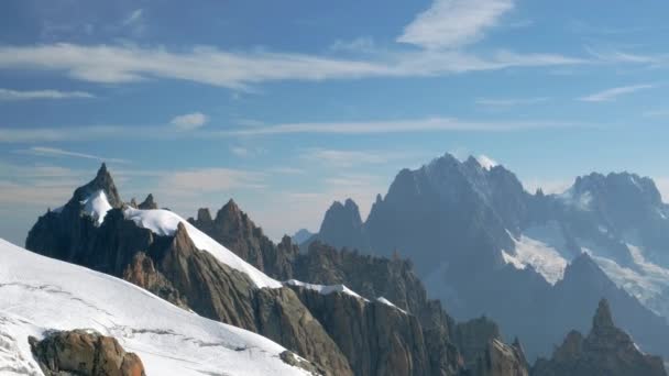 Panoramablick Auf Verschneite Berge Den Französischen Alpen Tal Von Chamonix — Stockvideo