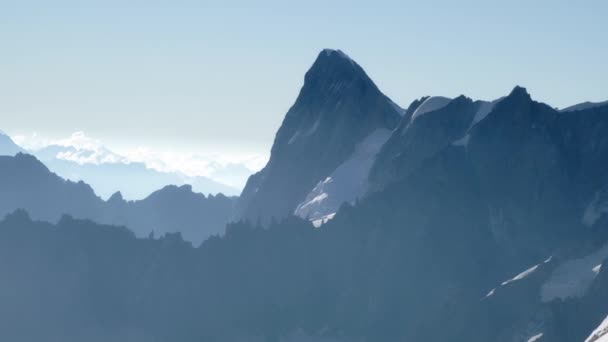 Widok Gór Alp Chamonix Podczas Wschodu Słońca Zachmurzeniami — Wideo stockowe