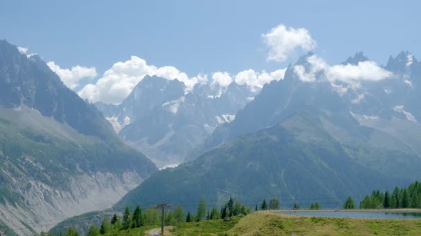 Vista Grandes Montetes Lago Día Soleado Con Luz Natural Disparo — Vídeo de stock