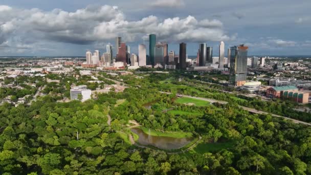 Vista Aérea Sobre Parque Direção Centro Cidade Houston Hora Ouro — Vídeo de Stock