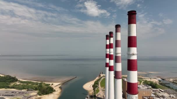 Luftaufnahme Der Größten Stromerzeugungsanlage Auf Long Island Aufgenommen Einem Sonnigen — Stockvideo