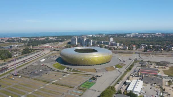 Dron Latający Kierunku Stadionu Gdańsk Latem — Wideo stockowe