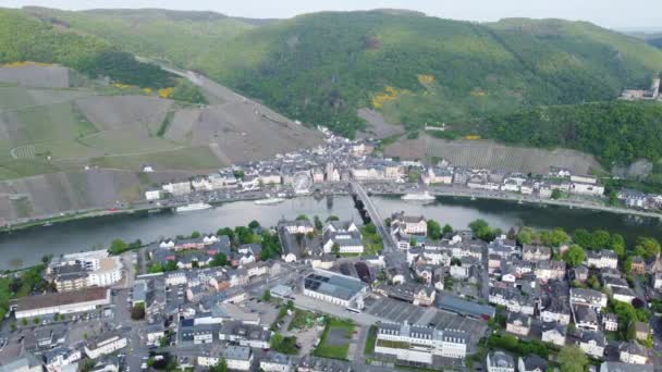 Uitzicht Vanaf Moezel Bernkastel Kues Duitsland Met Reuzenrad Aan Oevers — Stockvideo