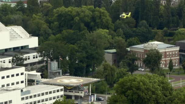 Yellow Medical Helicopter Landing Hospital Rotterdam Netherlands — Stock Video