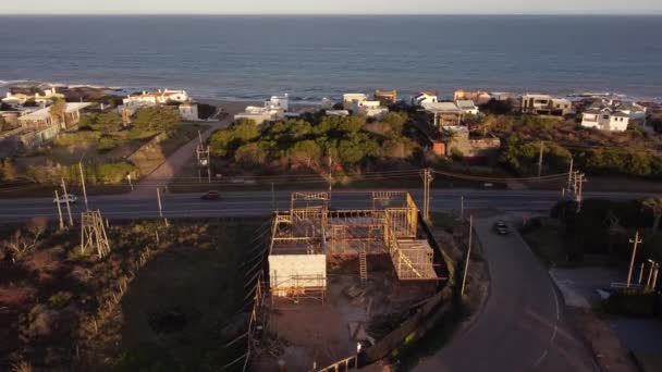 Drone Rodeando Pov Chorro Residencial Distrito Frente Mar Uruguay Cerca — Vídeo de stock
