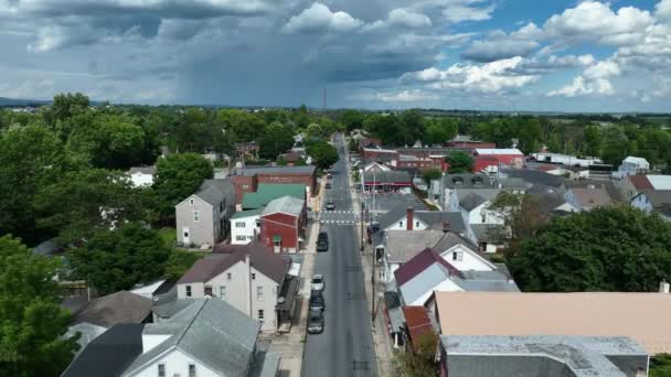 Aerial Etablerar Bild Staden Sommaren Stormar Vid Horisonten — Stockvideo
