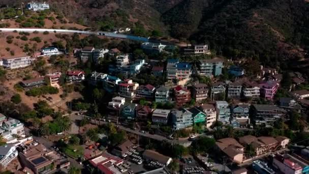 Catalina Adası Ndaki Avalon Daki Bazı Evlere Doğru Uçuyor — Stok video