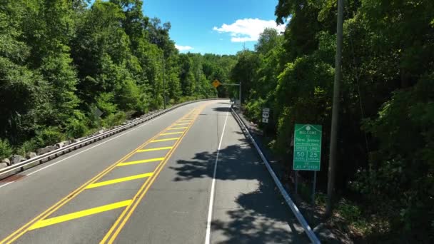 Welkom New Jersey Staatsgrens Zomerdag Rustige Landweg Bos Stijgende Antenne — Stockvideo