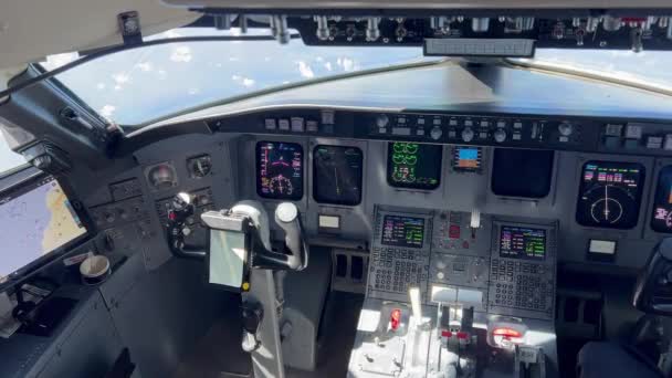 Uitzicht Een Jet Cockpit Tijdens Cruise 12000 Meter Hoogte Pilootstandpunt — Stockvideo
