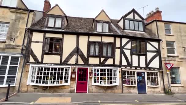 Vista Fachada Inclinada Edifícios Tradicionais Madeira Emoldurados Winchcombe Nas Cotswolds — Vídeo de Stock