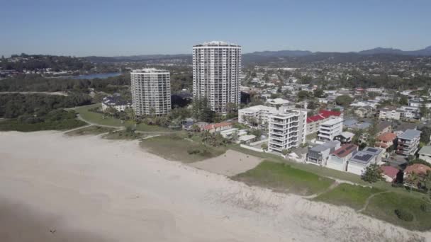 Apartamenty Wakacyjne Hotele Widokiem Morze Nadmorskim Przedmieściu Palm Beach Queensland — Wideo stockowe