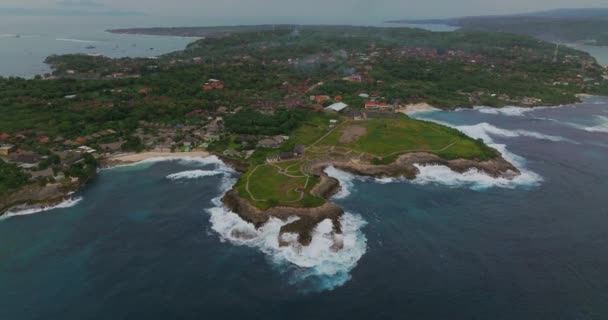 Nusa Lembongan岛具有旅游景点的海岸线 — 图库视频影像