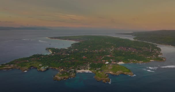 Západ Slunce Nusa Lembongan Otáčí Směrem Nusa Ceningan Letecký Pohled — Stock video