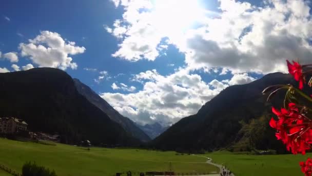 Načasování Mraků Nad Horami Gran Paradiso — Stock video