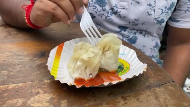 Front View Man Eating Freshly Baked Momo Packed Chicken Mince — Stock Video