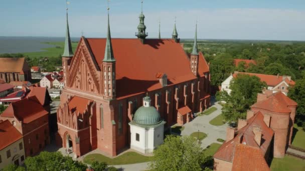 圣母玛利亚和圣安德鲁大教堂 波兰弗龙堡 空中广射炮 — 图库视频影像