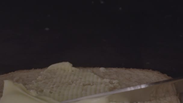 Macro Dolly Faca Manteiga Fatia Pão — Vídeo de Stock