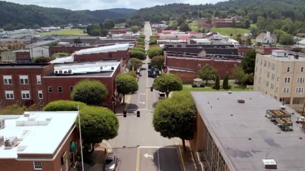 Aérea Sobre Galax Virginia Baixa Rua — Vídeo de Stock