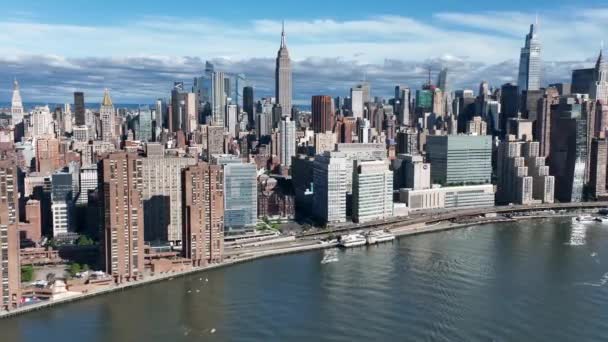 Высокий Угол Вид Сверху Манхэттен Восточной Стороны Выстрел Ист Ривер — стоковое видео