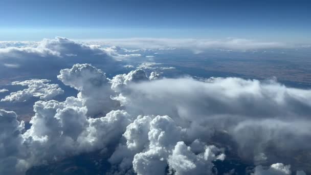 Úžasný Výhled Kokpitu Oblohy Plné Stromových Mraků Které Vznášejí Výšce — Stock video