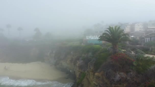 Aerial View Morning Fog Atas Laguna Beach Beachfront Resort Pacific — Stok Video