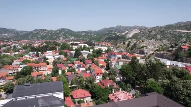Luftaufnahme Cetinje Alte Hauptstadt Montenegros Stadtbild Einem Heißen Sommertag Drohnenschuss — Stockvideo