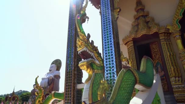 Baixo Ângulo Tiro Buda Gordo Dourado Chinês Wat Plai Laem — Vídeo de Stock