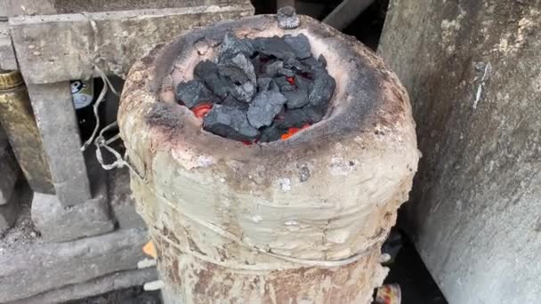 Hagyományos Indiai Chulha Más Néven Tűzhely Lángokban Fekete Üst Egy — Stock videók