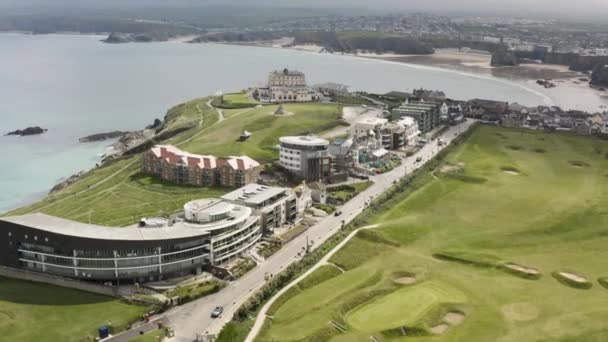 英国康沃尔 靠近火海海滩的高地酒店的空中景观 — 图库视频影像