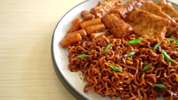 Jajangmyeon Jjajangmyeon Odeng Omuk Korean Instant Noodles Korean Fish Cake — ストック動画