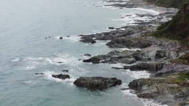 Полхаун Форт Ревеал Рокі Прибережні Скелі Misty Morning Torpoint Cornwall — стокове відео