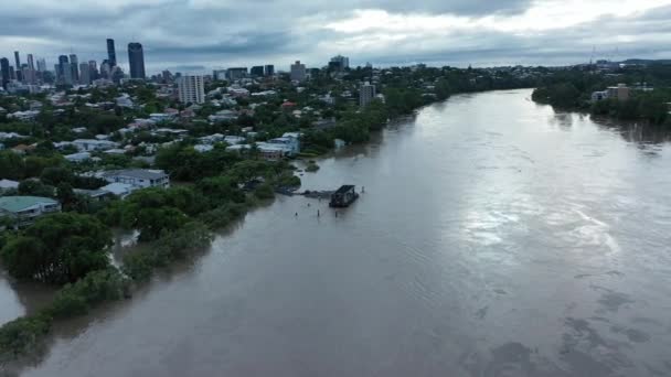 Drone Skott Översvämmade Och Undervattensgator Brisbane Översvämningar Drönare Video 2022 — Stockvideo