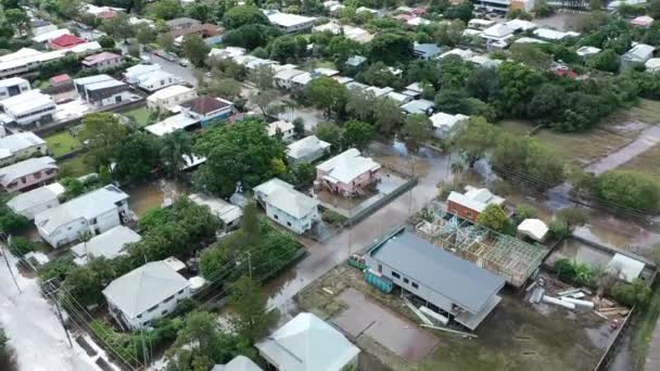 Strzał Drona Zalanych Domów Uwięzionych Wśród Wód Powodziowych Brisbane Powódź — Wideo stockowe