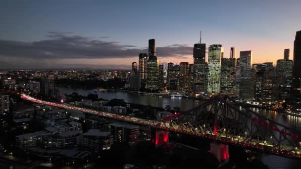 Letecké Záběry Brisbane City Story Bridge Pořízené Při Západu Slunce — Stock video