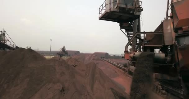 Machine Gerbeur Récupérateur Travail Dans Stock Charbon Minerai Fer Autorité — Video