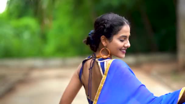 Piękna Hinduska Kobieta Tradycyjnym Choli Chaniya Dla Navratri Navratri Jest — Wideo stockowe