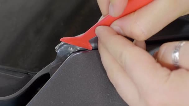 Close Car Wrapping Grey Foil Detailed Craftsmanship Tool — Stock Video