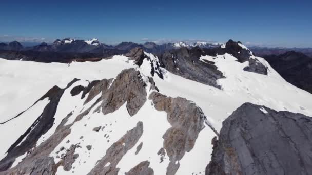 Drohnenaufnahme Schneebedeckter Felsberge Den Anden Einem Sonnigen Tag — Stockvideo