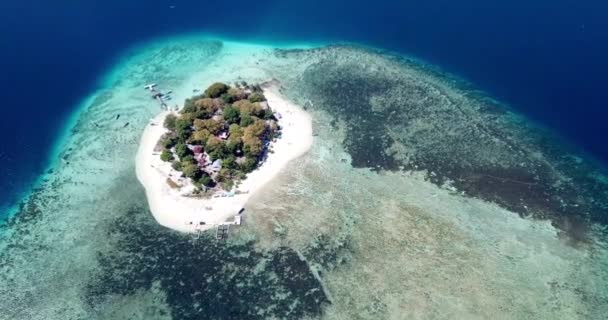 インドネシアスラウェシ島サマリナ島のドローン映像 — ストック動画