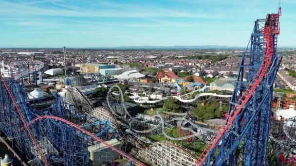 Vuelo Aéreo Avión Tripulado Alrededor Blackpool Pleasure Beach Que Muestra — Vídeos de Stock