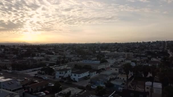 Arial Shot Gün Batımı Ocean Beach San Diego Sahillerinde Altın — Stok video